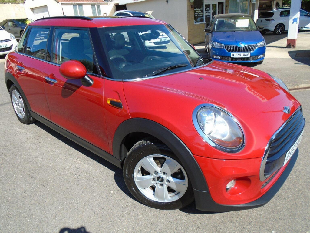 2017 MINI HATCH
